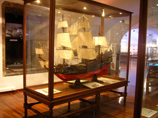 Modell eines Kriegsschiffs