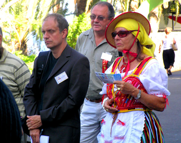 Inge Feier, Presse-Chefin des Loro-Parks in kanarischer Tracht