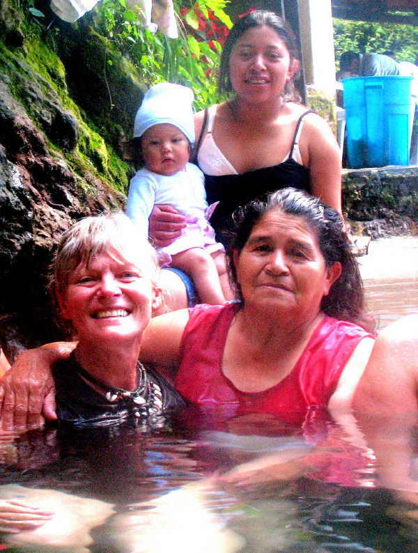 Damen-Bade-Tag in heißen Quellen in Guatemala. 